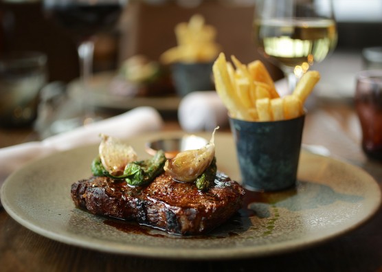 BŌKAN food steak and chips